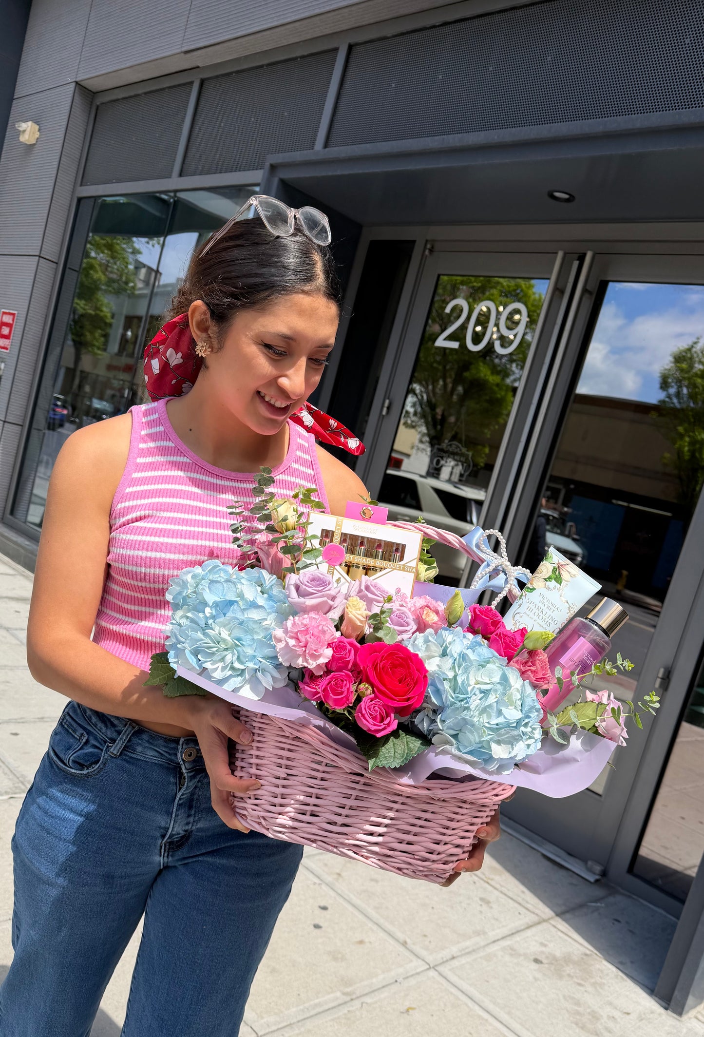 Mom’s Luxe Bloom Indulgence Basket
